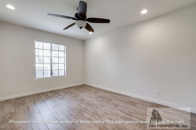 Building Photo - Remodeled Condo in Gated Community!