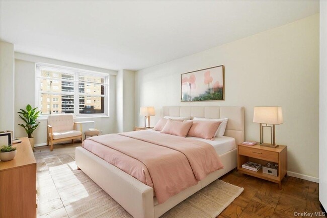 Building Photo - 70-25 Yellowstone Blvd