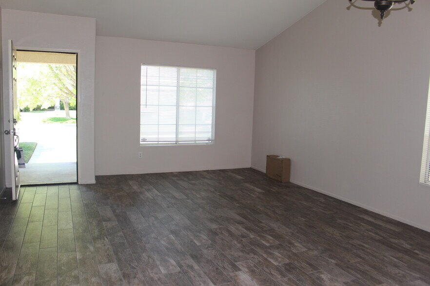 Building Photo - 3365 Summer Breeze Ave