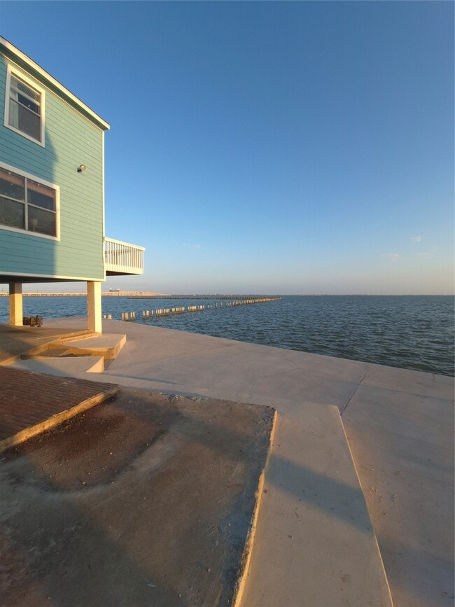 Building Photo - 500 Tiki Dr