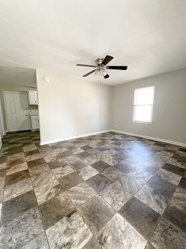Building Photo - Single-Family Home Downtown--No Breed Restrictions!
