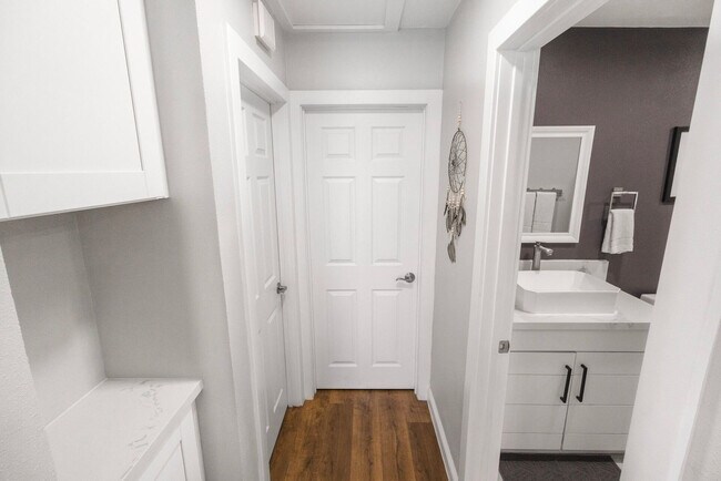 Building Photo - 1063-67 Gillespie Dr