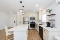 Building Photo - 102 S Lockwood Dr