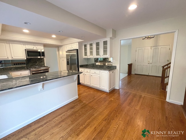 Building Photo - Large 3 Bedroom, 2.5 Bathroom, Great Neigh...