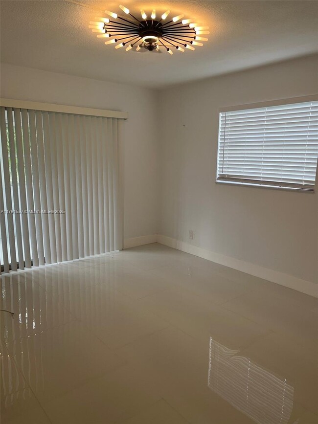 Building Photo - 98 Normandy Ln