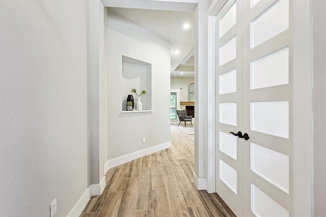 Building Photo - 2084 Glenhollow Dr