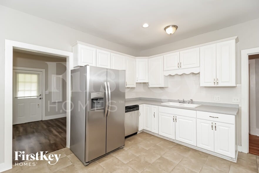 Building Photo - 3312 Bloomfield Ave SW