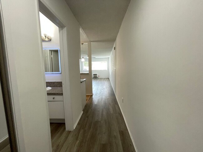 Interior Photo - 14220 Burbank Blvd