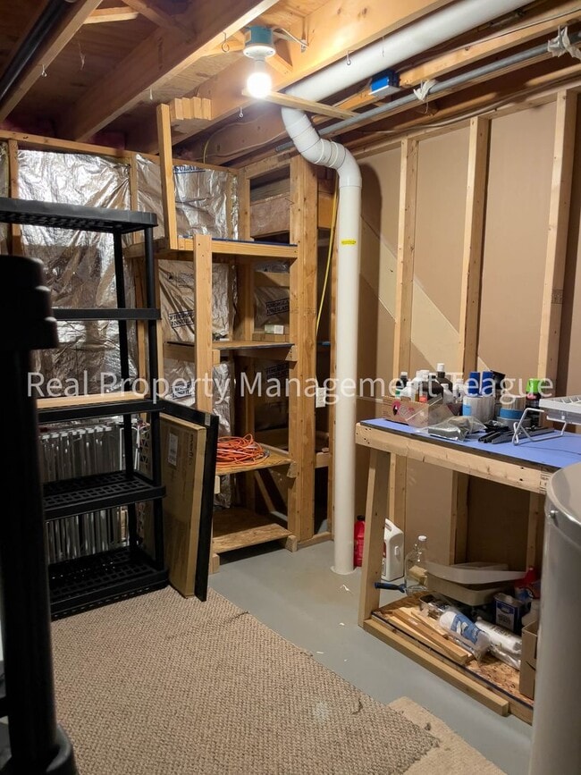 Building Photo - Beautiful Single Family Home