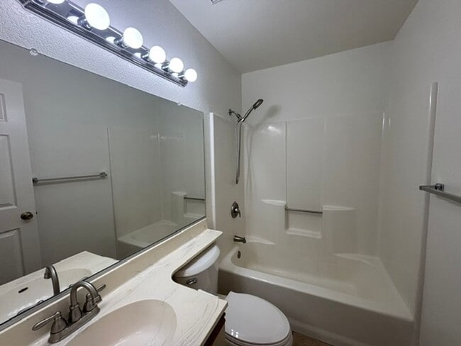 Building Photo - 3753 Tehachapi Dr