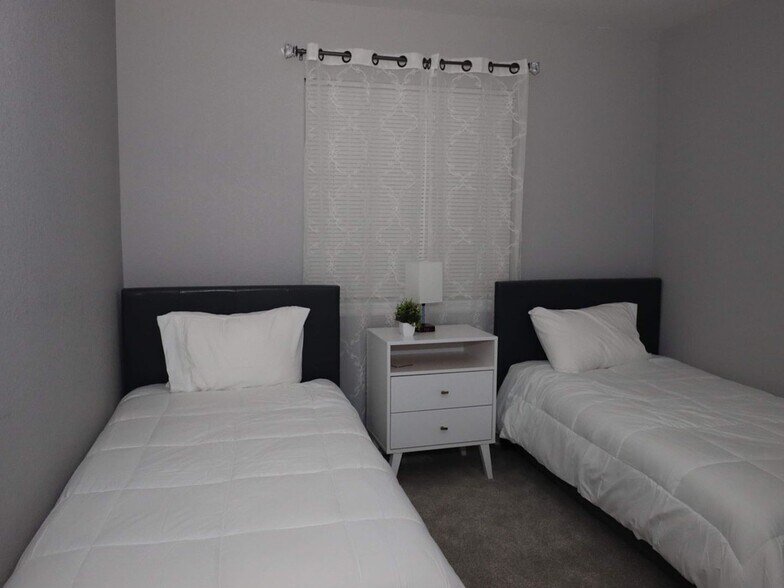 Building Photo - 19038 E Carmel Dr