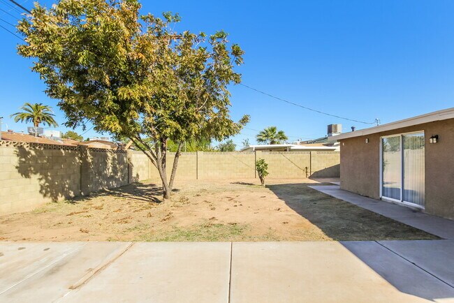 Building Photo - 6850 W Coolidge St