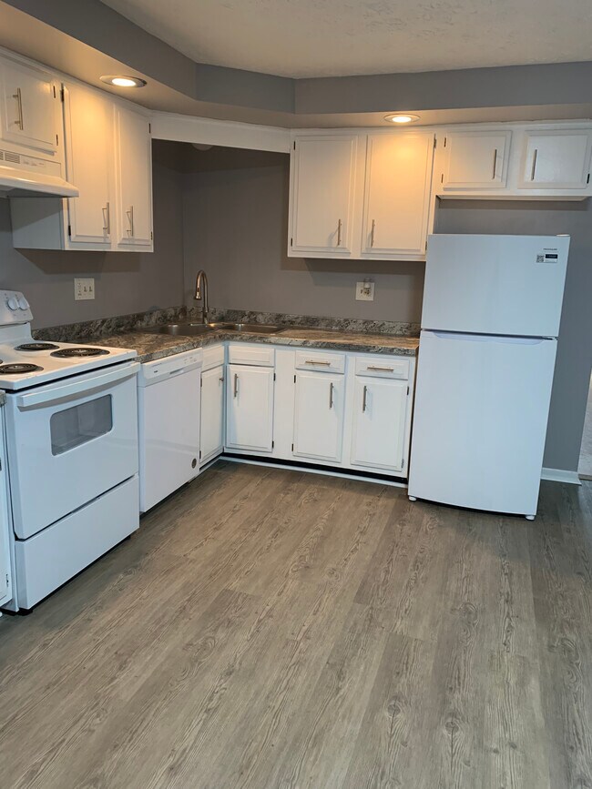 Building Photo - 33 Teakwood Ln