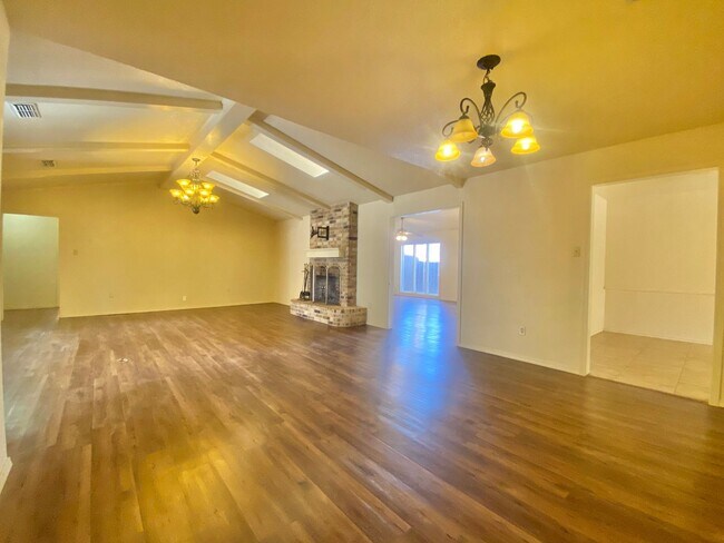 Building Photo - Great 5 bedroom home near LCU now available