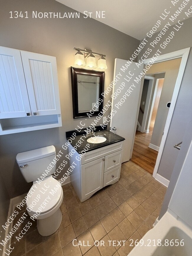 Building Photo - 1341 Northlawn St NE