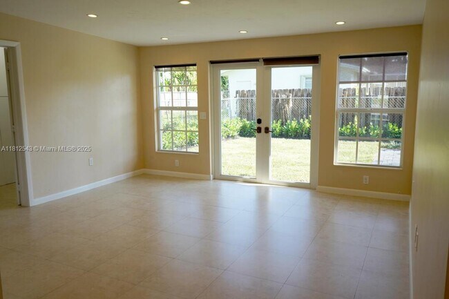 Building Photo - 10701 SW 77th Ct
