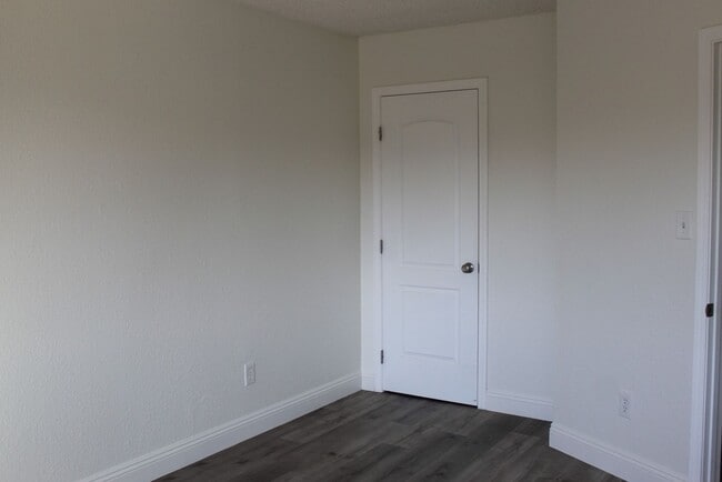 Building Photo - Southwest Bakersfield Home for Rent July