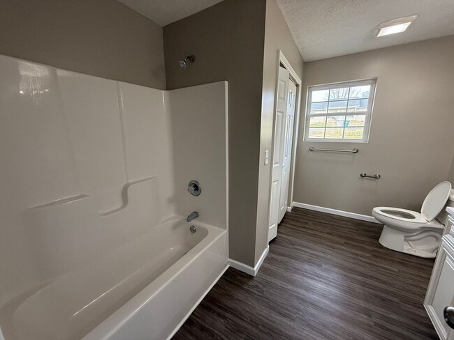 Building Photo - 3 bedroom 2 bath Single Family Home White Pine, TN