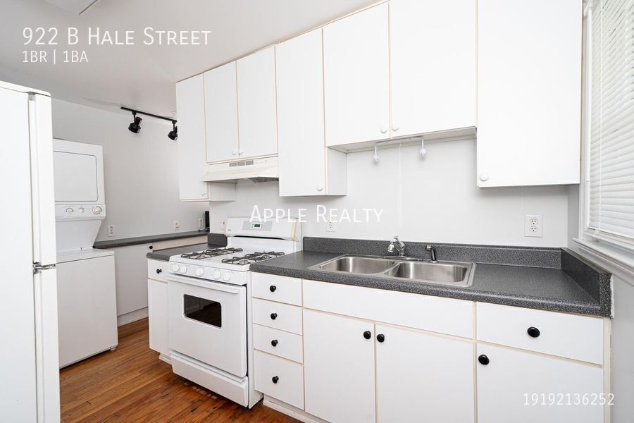 Building Photo - 922 Hale St