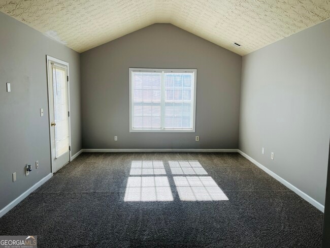 Building Photo - 2119 Manhattan Pkwy