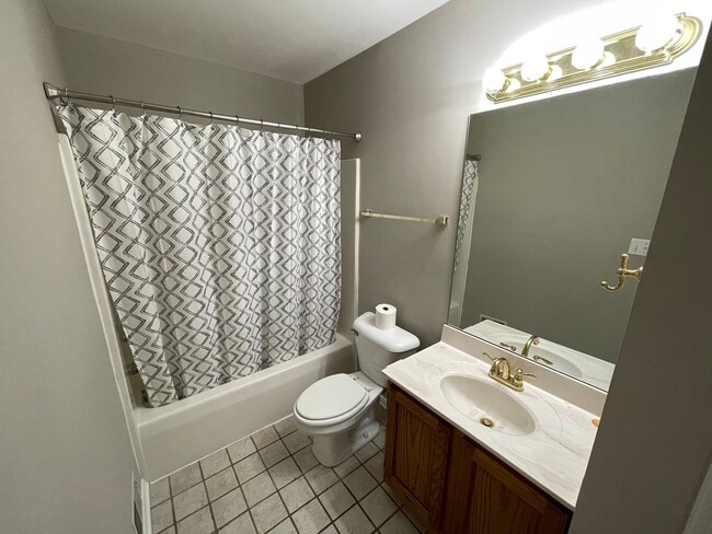 Building Photo - Exclusive Shelbyville Condo For Rent