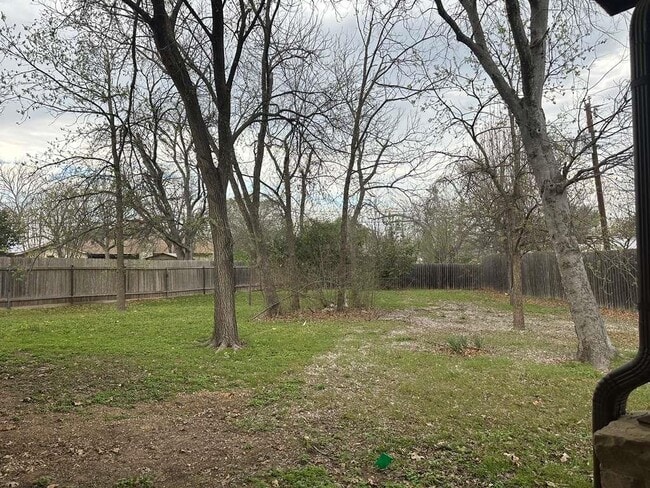 Building Photo - 108 Belaire Cir