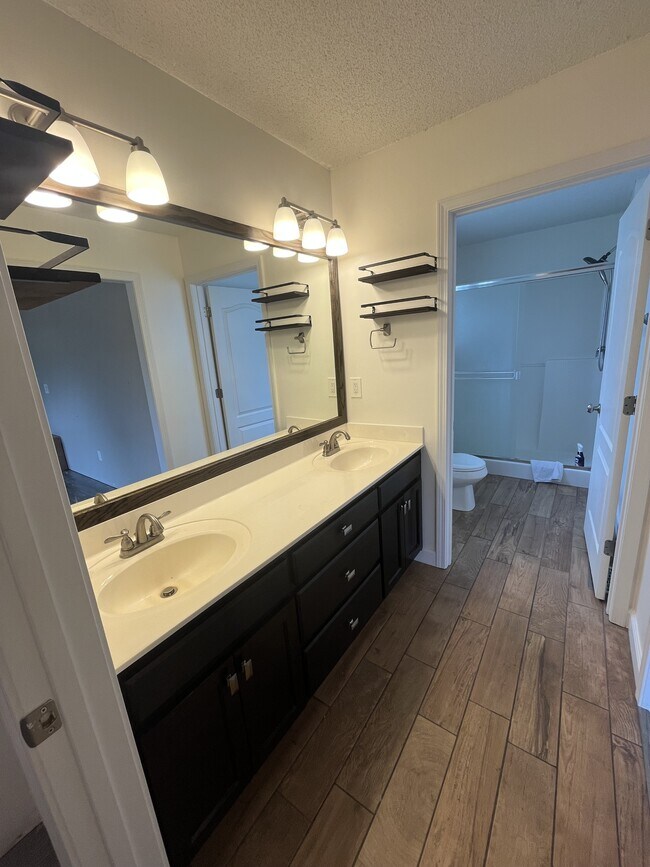 Building Photo - 723 Iron Horse Dr