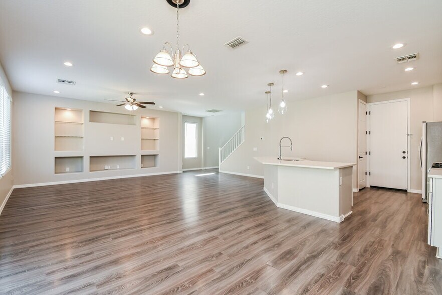 Building Photo - 9528 E Travertine Ave