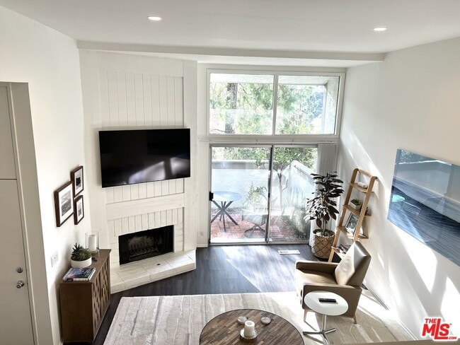 Building Photo - 17156 Palisades Cir