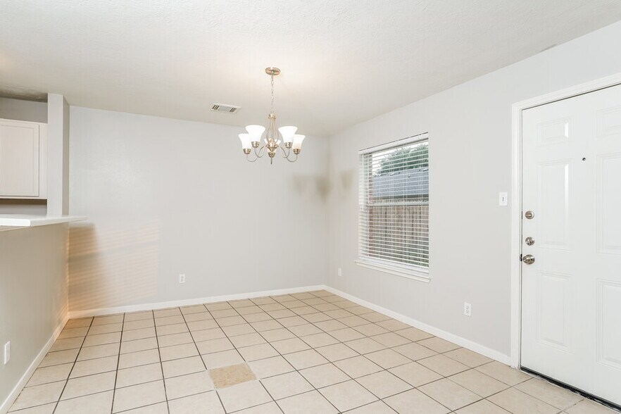 Building Photo - 3315 Maymist Dr