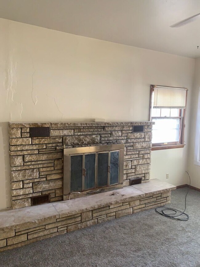 Primary Photo - 415 Denver St