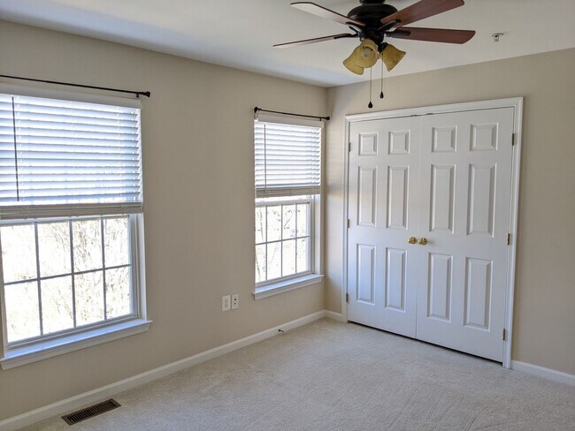Building Photo - Updated condo in Ballenger Creek available in June!