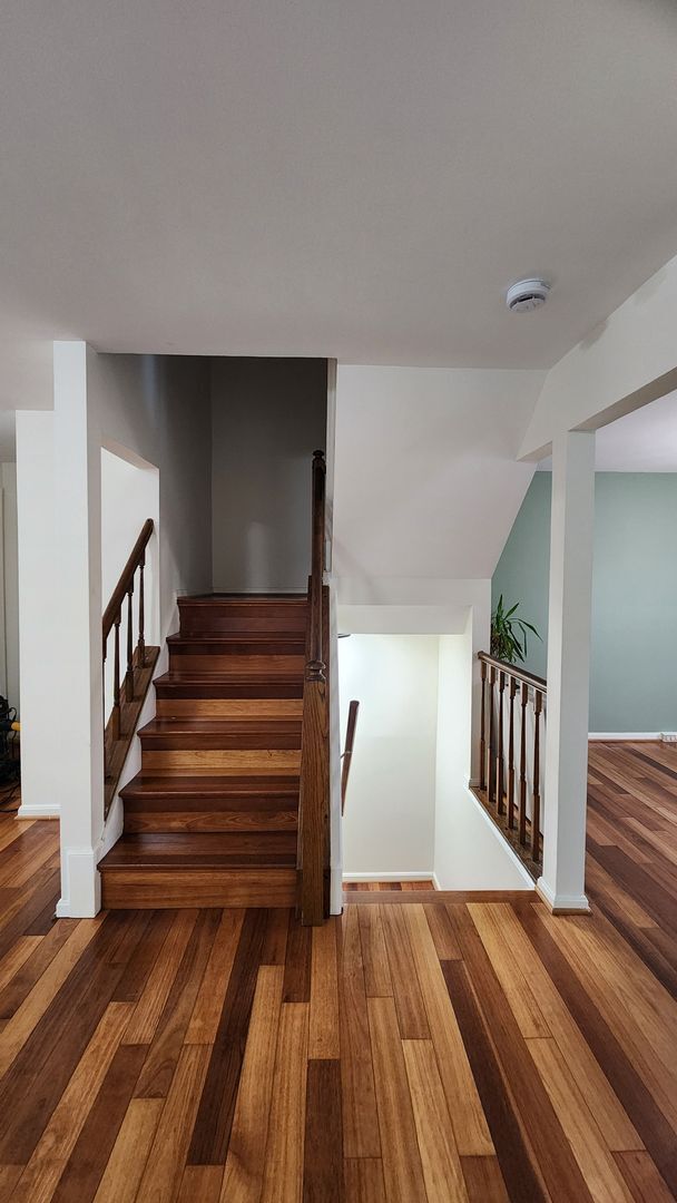 Building Photo - Beautifully Remodeled  End-Unit Townhome