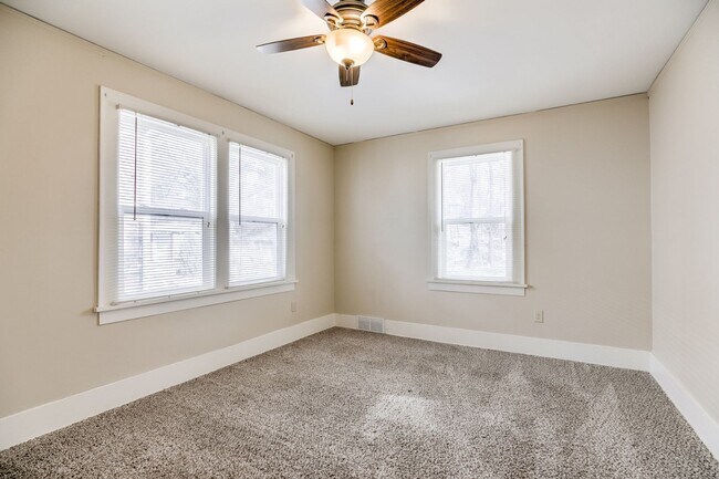 Building Photo - Beautiful 3 Bedroom Town Home!