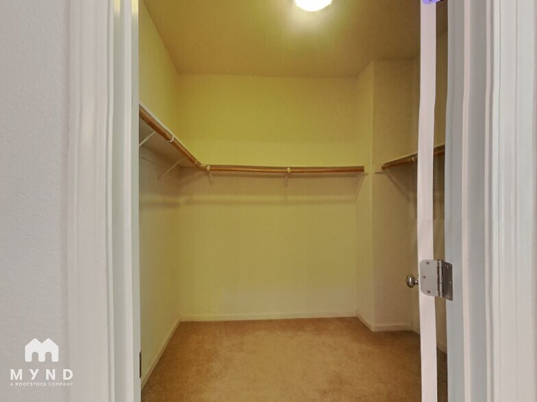 Building Photo - 10 Shadmoor Pl