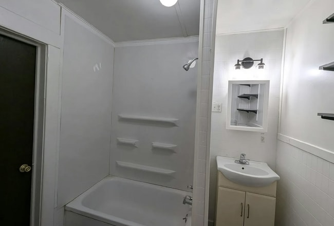 Building Photo - ?? Affordable 1BR/1BA Apartment – Pet Friendly with Shared Yard