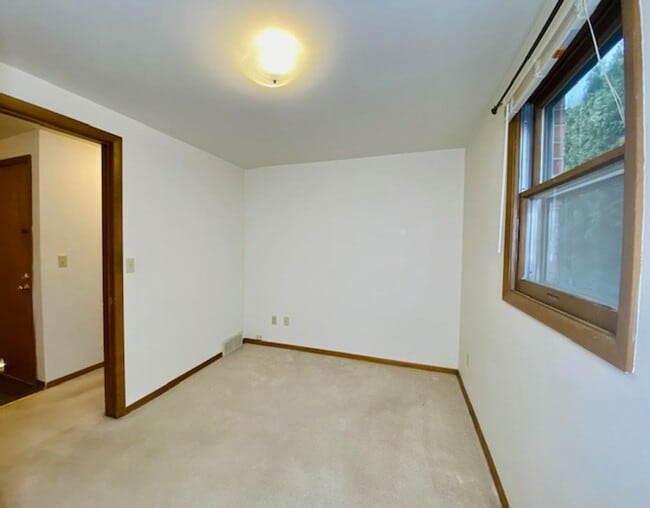 Building Photo - 3037 Humboldt Rd