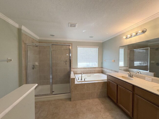 Building Photo - Spacious 5-Bedroom Pool Home with Putting ...