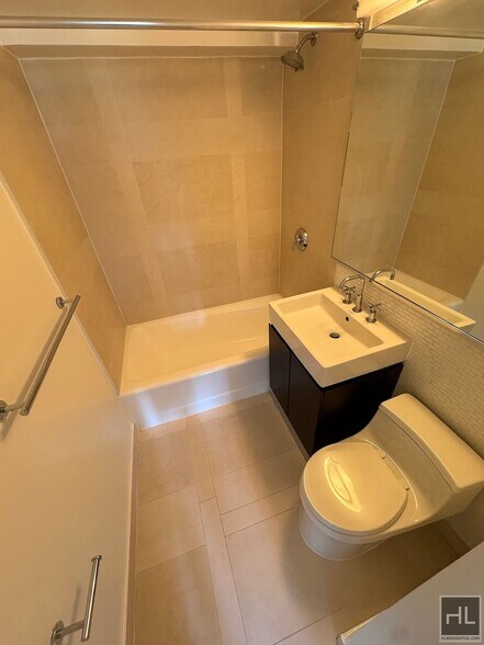 Building Photo - AMAZING ONE BEDROOM APARTMENT!! AMAZING DE...