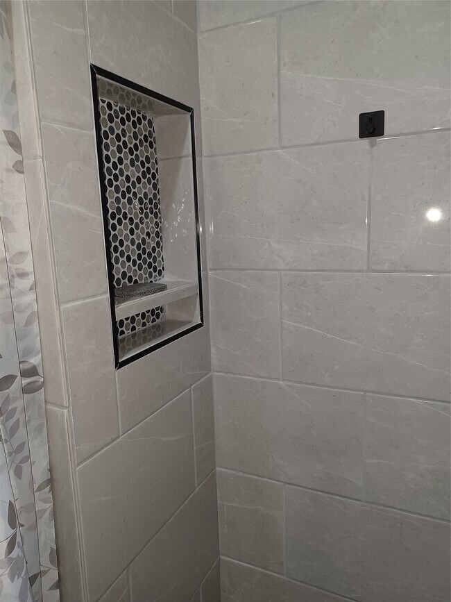 Building Photo - 5815 Schevers St