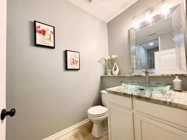 Ensuite Full Bathroom - 11519 Brae Hill