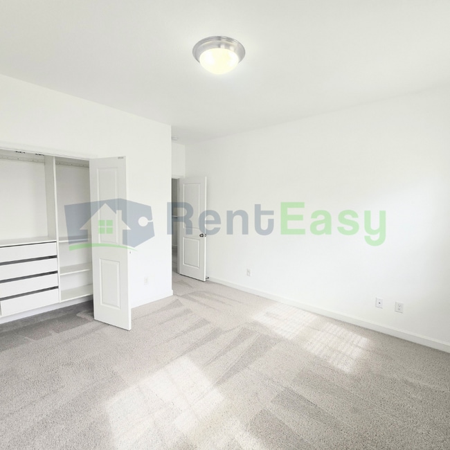 Building Photo - 2107 Steiner St