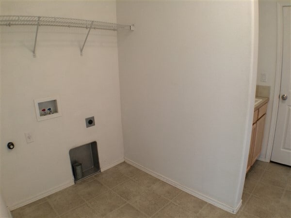 Building Photo - MOVE IN SPECIAL!  3 Bedroom/ 2.5 Bathroom ...