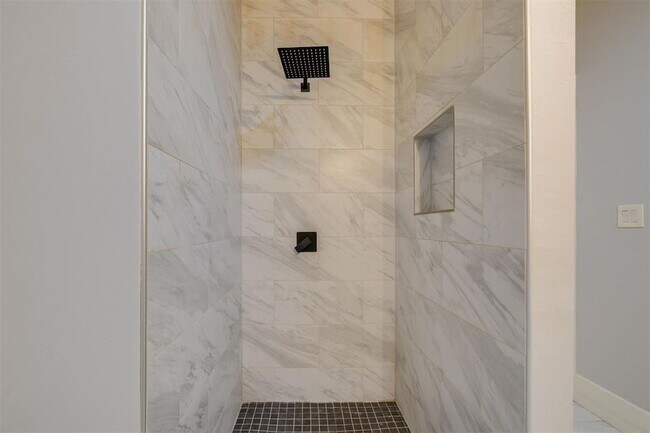 Building Photo - 726 NW 24th St