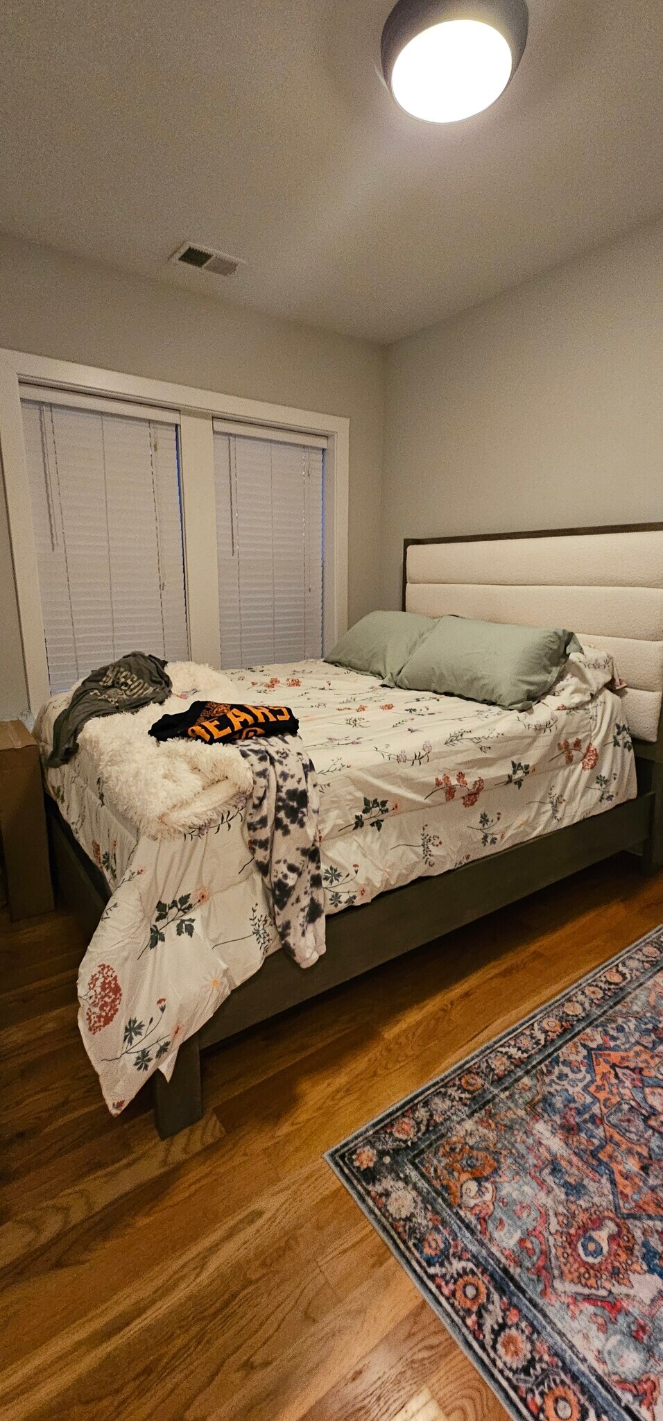 Building Photo - 2211 W Eastwood Ave