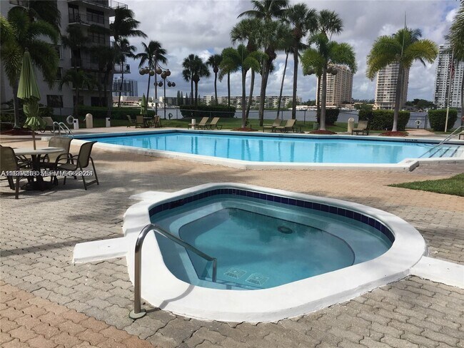 Building Photo - 18151 NE 31st Ct