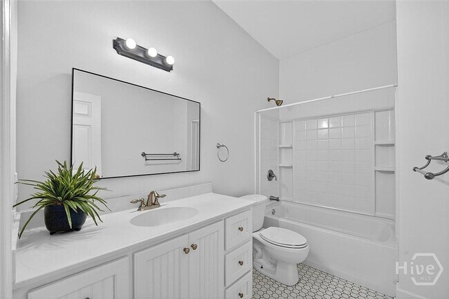 Building Photo - 506 E 31st St