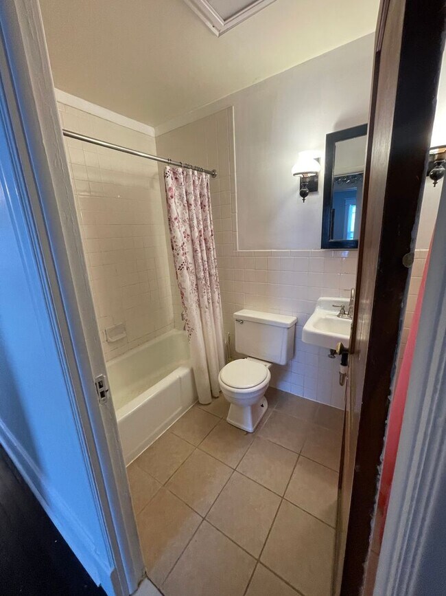 Building Photo - 6 McFarlan Ave