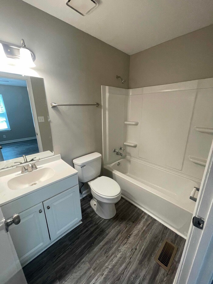 Building Photo - 641 Miles Ct