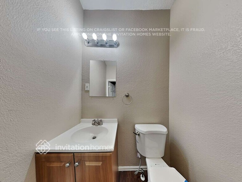 Building Photo - 13833 Leyden St